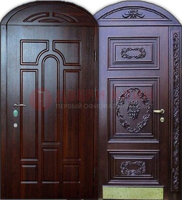 Стильная железная арочная дверь с декоративным элементом ДА-24 в Сургуте