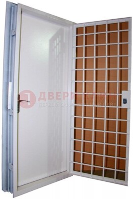 Белая стальная бронированная дверь с нитроэмалью ДБ-7 в Красноармейске