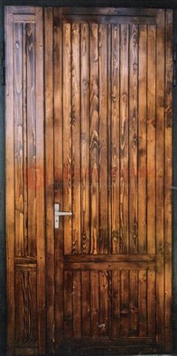 Коричневая металлическая дверь с евровагонкой ДЕ-10 в Красноармейске