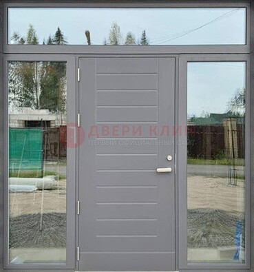 Серая стальная дверь с панелью МДФ и стеклянными фрамугами ДФГ-28 в Красноармейске