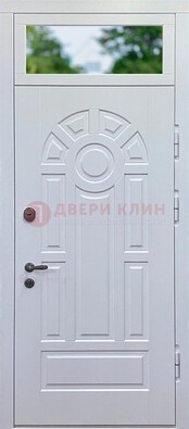 Белая входная дверь со стеклом и верхней фрамугой ДФГ-3 в Красноармейске