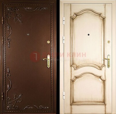 Квартирная коричневая стальная дверь с ковкой ДК-1 в Красноармейске