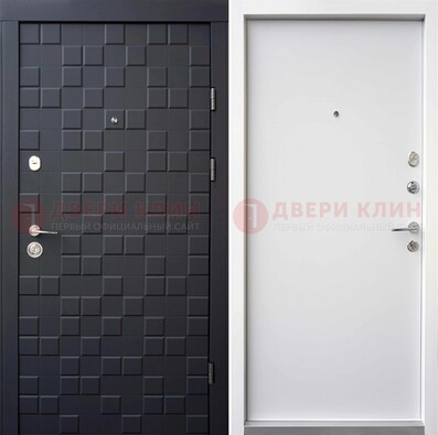 Темная входная дверь с белой МДФ внутри ДМ-222 в Красноармейске
