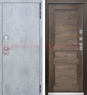Серая металлическая дверь с МДФ коричневого цвета ДМ-304 в Омске