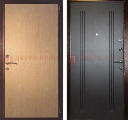 Одностворчатая железная дверь с панелями МДФ ДМ-342 в Красноармейске