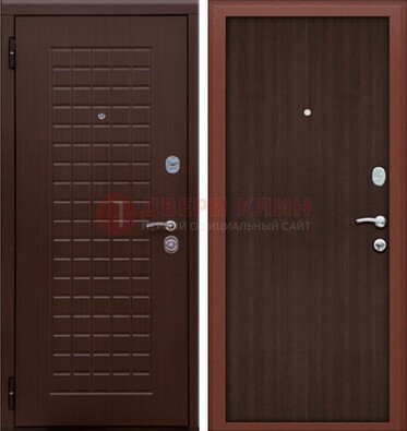 Коричневая металлическая дверь с МДФ ДМ-78 в квартиру в Красноармейске