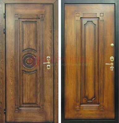 Коричневая металлическая дверь с массивом дуба с рисунком ДМД-10 в Красноармейске
