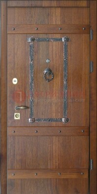 Темная стальная дверь с массивом дуба с ковкой ДМД-37 в Красноармейске