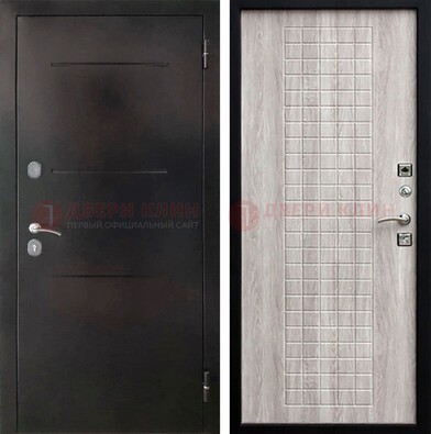 Черная железная дверь с порошковым покрытием и филенчатой МДФ ДП-221 в Красноармейске