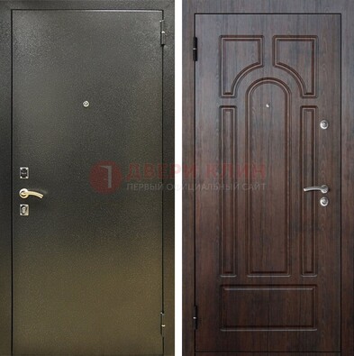 Железная темно-серая дверь с порошковым напылением и МДФ Тисненый орех ДП-275 в Красноармейске