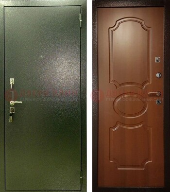 Зеленая железная дверь с порошковым напылением ДП-307 в Красноармейске