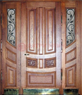 Парадная дверь со стеклом и ковкой ДПР-35 для загородного дома в Красноармейске