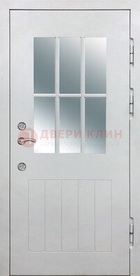 Белая уличная дверь со стеклом ДС-30 в Красноармейске