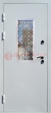 Серая металлическая дверь со стеклом и ковкой ДС-75 в Красноармейске