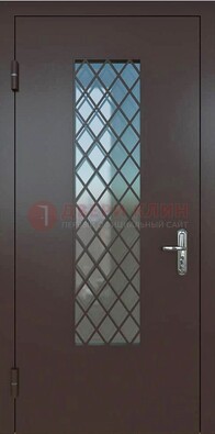 Темная металлическая дверь с решеткой и стеклом ДС-7 в Красноармейске