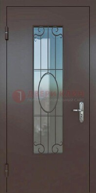 Коричневая наружная железная дверь со стеклом и ковкой ДСК-100 в Красноармейске