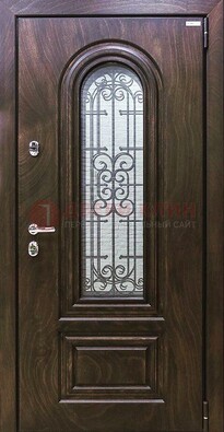 Темная филенчатая железная дверь со стеклом и ковкой ДСК-102 в Красноармейске