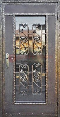 Коричневая наружная дверь порошок со стеклом и ковкой ДСК-160 в Красноармейске