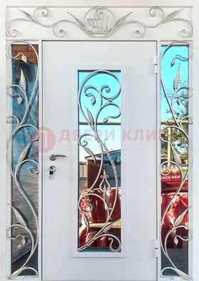 Белая входная дверь порошок со стеклом и ковкой ДСК-165 в Красноармейске