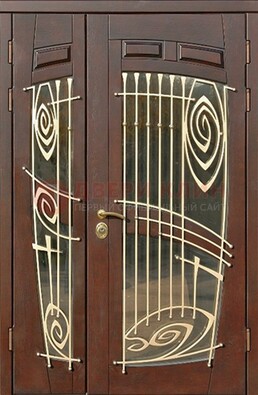 Коричневая железная дверь с большим стеклом и ковкой ДСК-203 в Красноармейске