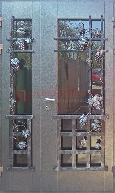 Распашная уличная дверь Порошок со стеклом и ковкой ДСК-221 в Красноармейске