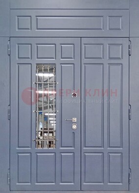 Серая двухстворчатая дверь Винорит со стеклом и ковкой ДСК-234 RAL 7024 в Красноармейске