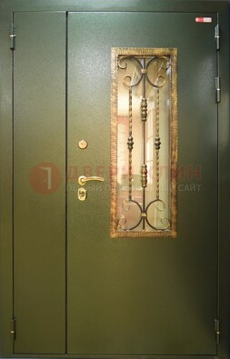 Стальная дверь со стеклом и ковкой ДСК-29 для квартиры в Красноармейске