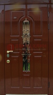 Красивая металлическая дверь со стеклом и ковкой ДСК-33 в Красноармейске