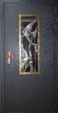 Металлическая дверь со стеклом и ковкой ДСК-82 для крыльца в Красноармейске
