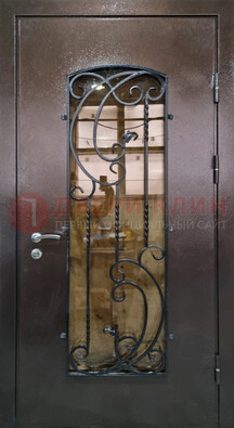Металлическая дверь со стеклом и ковкой ДСК-95 для магазина в Красноармейске