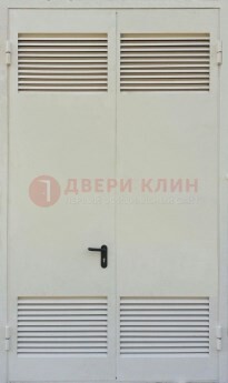 Белая металлическая техническая дверь с вентиляционной решеткой ДТ-6 в Красноармейске
