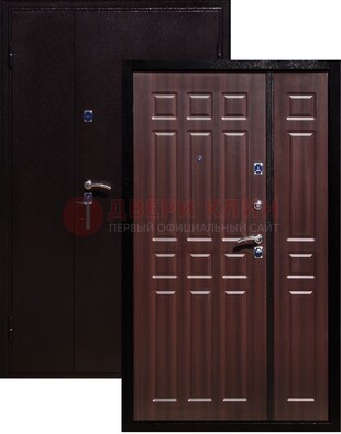 Коричневая металлическая тамбурная дверь ДТМ-24 в Красноармейске