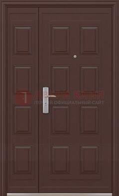 Коричневая железная тамбурная дверь ДТМ-37 в Красноармейске