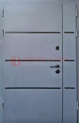 Серая металлическая тамбурная дверь с молдингами ДТМ-42 в Солнечногорске