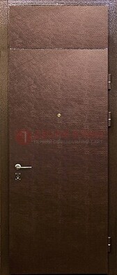 Коричневая стальная дверь с винилискожей ДВ-24 в Красноармейске