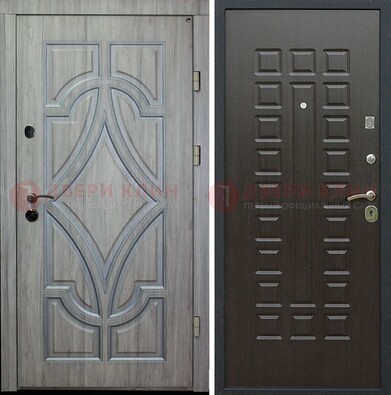 Стальная серая дверь с узором и виноритом Венге внутри ДВТ-131 в Красноармейске