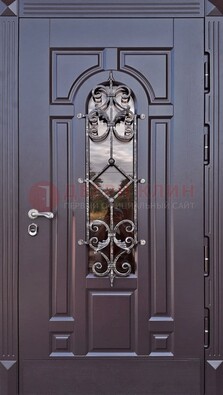 Темная уличная дверь с виноритом и стеклом с ковкой ДВТ-164 в Красноармейске