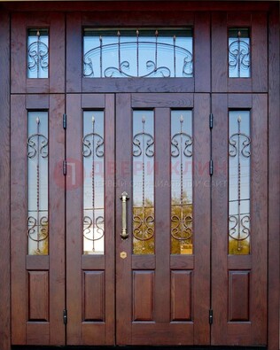 Коричневая парадная дверь с виноритом и ковкой ДВТ-168 в Красноармейске
